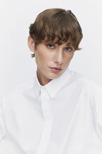 Detail of the Premium White Boyfriend Shirt by Gaiavittoria
